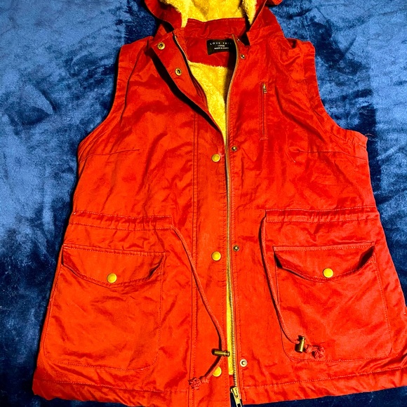 Love Free Vest - Picture 2 of 9